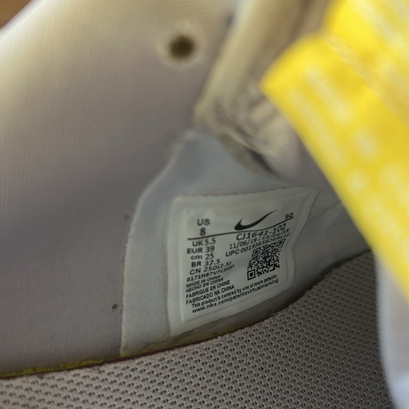 Nike Sneakers in White and Yellow - Picture 7 of 7